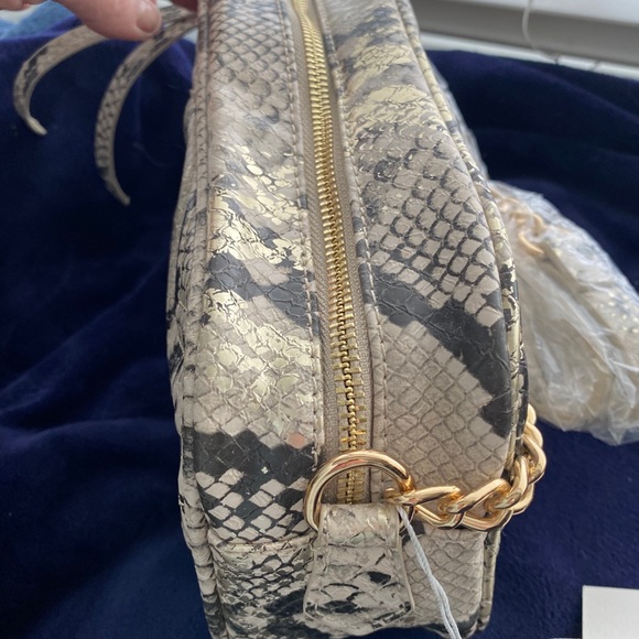 Python print Camera style bag with strap - Picture 7 of 8